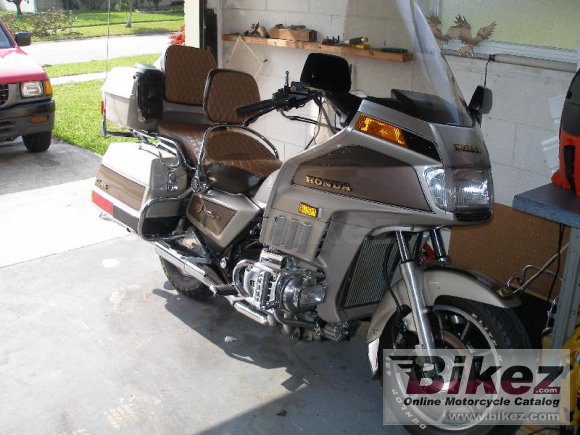 1985 Honda GL 1200 DX Gold Wing photo